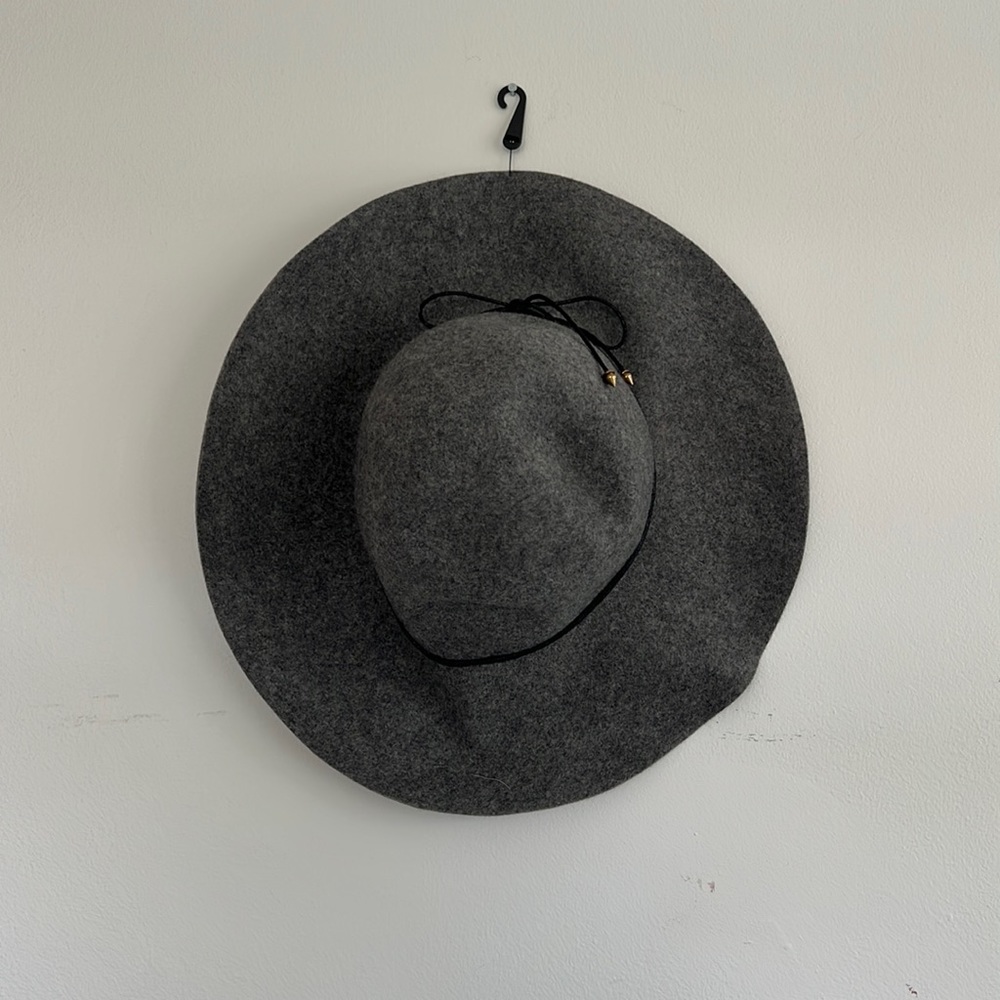 Grey floppy hat